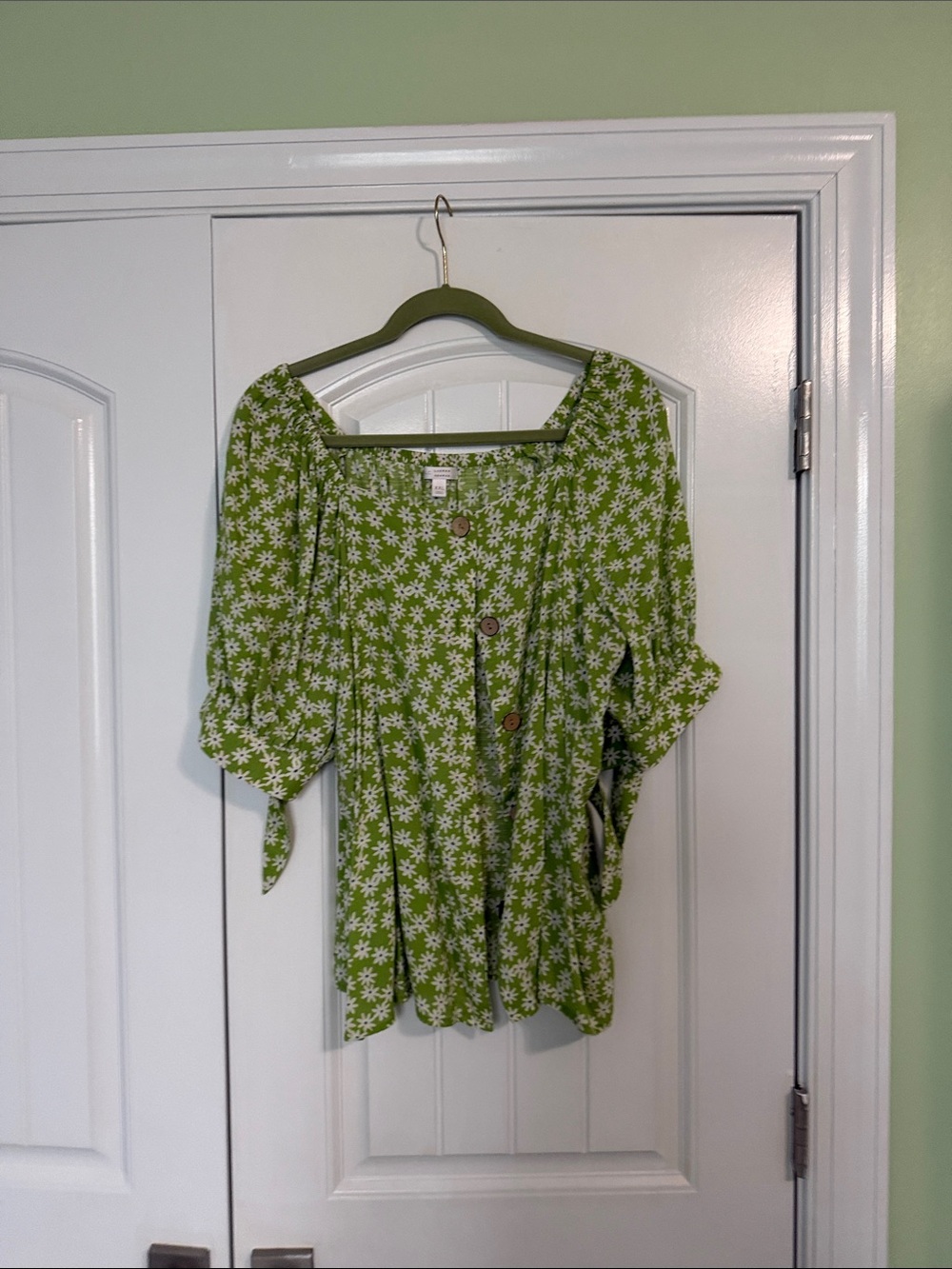 LC Lauren Conrad Green Daisy Button-Front Blouse